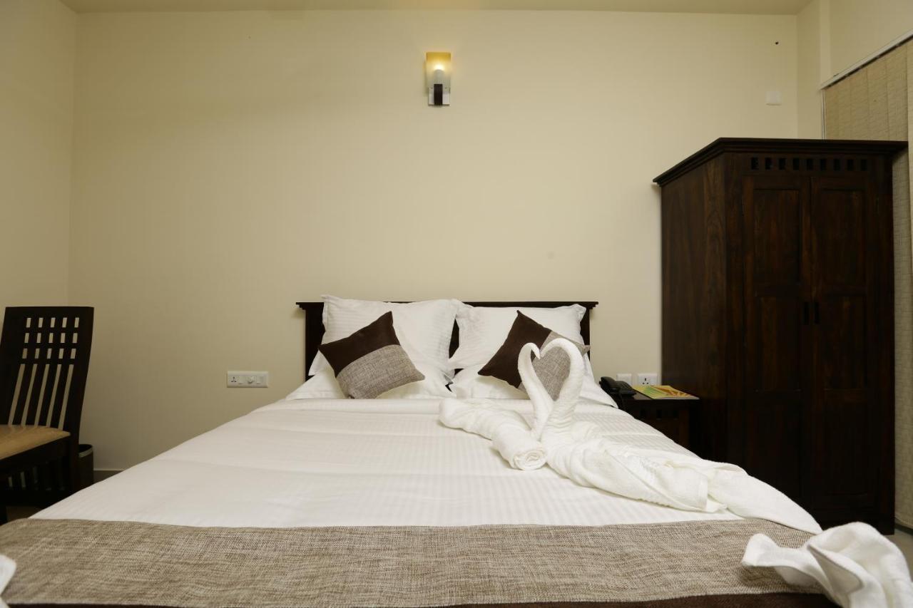 Le Noor Otel Kochi Dış mekan fotoğraf
